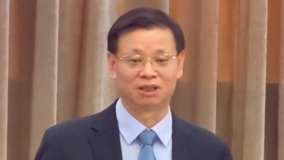 极目锐评丨省委书记批窗口人员仅接收材料就疯狂敛财1600多万，根治“小官巨腐”须用组合拳