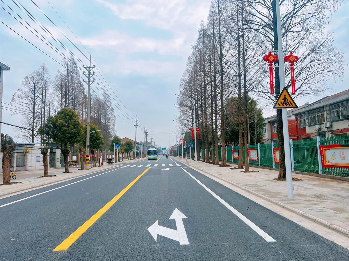 翻新后的银莲湖主干道.jpg
