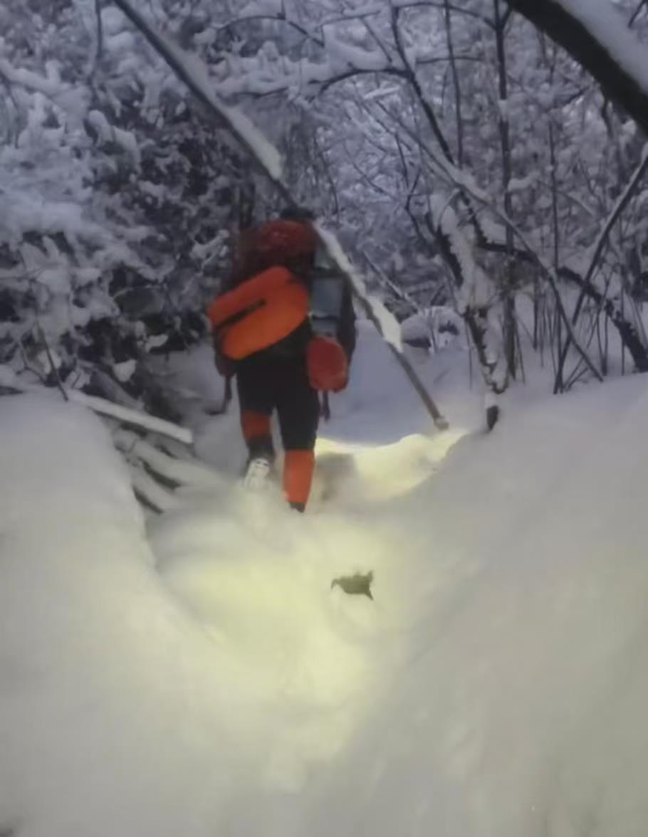 妹妹穿越鳌太线失联，救援队紧急搜救！