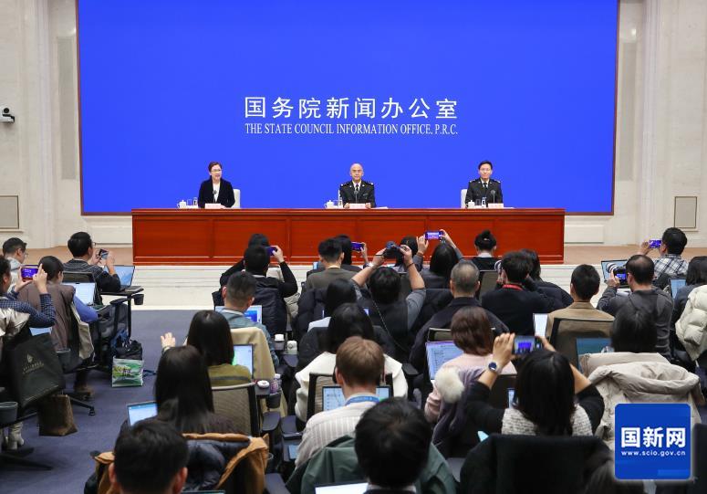 海关总署,海南自贸港封关迎满月,日均免税购物消费人数达2.4万