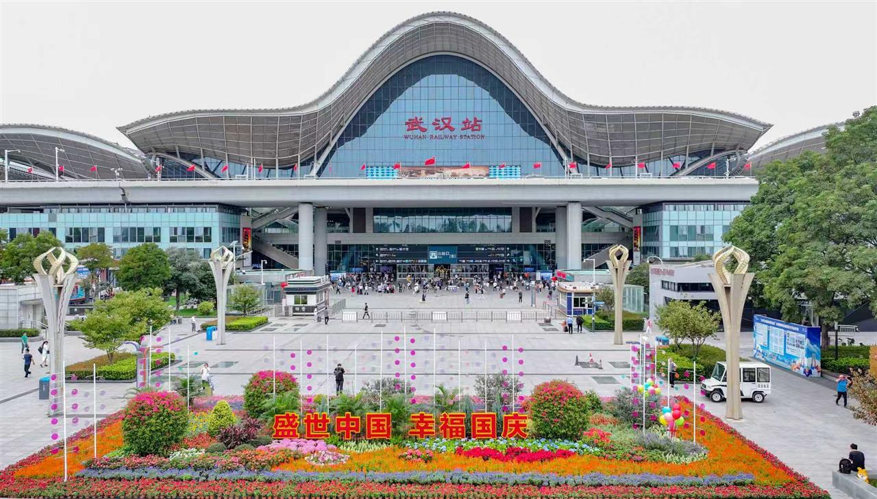 3、精致小景点亮武汉站.jpg