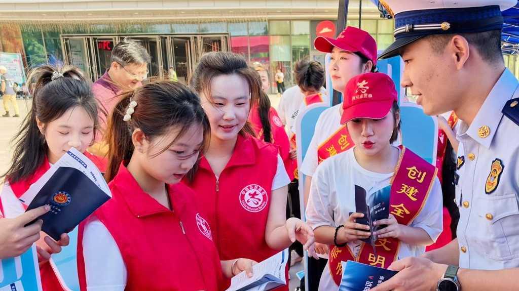 湖北荆州消防开展“5·12”防灾减灾日，且听一只煤气罐的“自白”