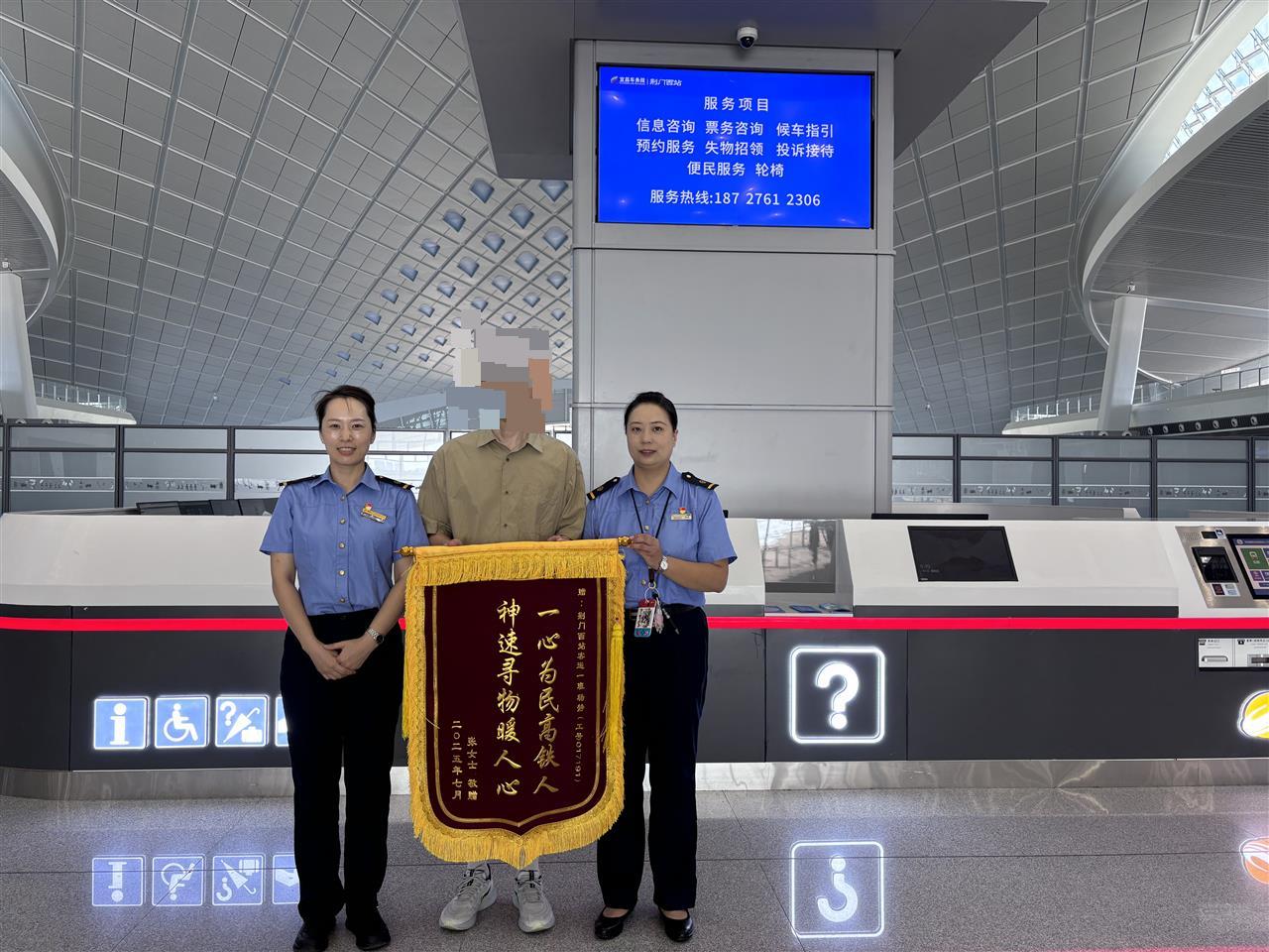 锦旗.jpg 锦旗.jpg