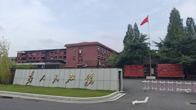 极目深度｜河南一打满补丁的县委大院即将迈入“古稀之年”：69间土坯房补了又补，38年前就有改造计划一再搁置，上千名满月宝宝来此打卡领红包