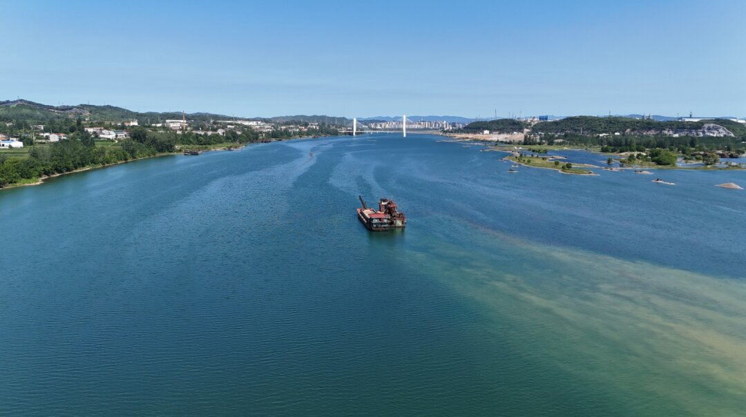 图二：汉江丹江口至襄阳段航道整治工程取得关键进展 千吨级航道全线贯通.jpg