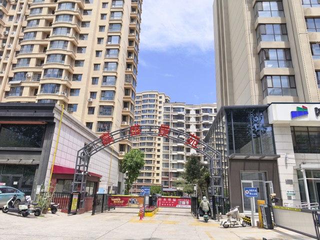 极目调查｜开发商夫妻闹离婚牵出房产疑云：19套违建房被罚没逾10年，政府迟迟收不回，有人仍在出租获利