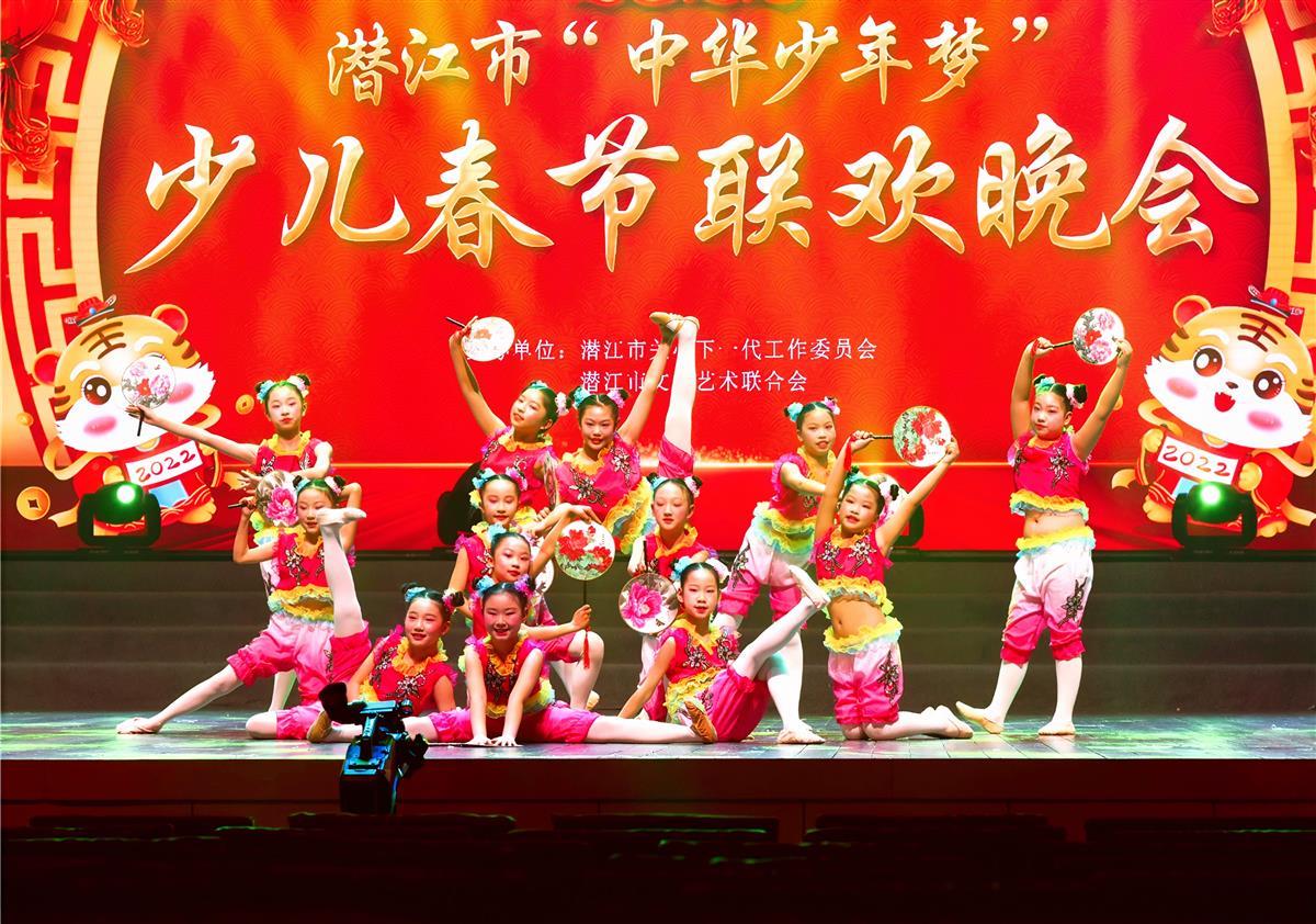 潜江市关工委联合市文联举办 潜江少儿上春晚活动.jpg
