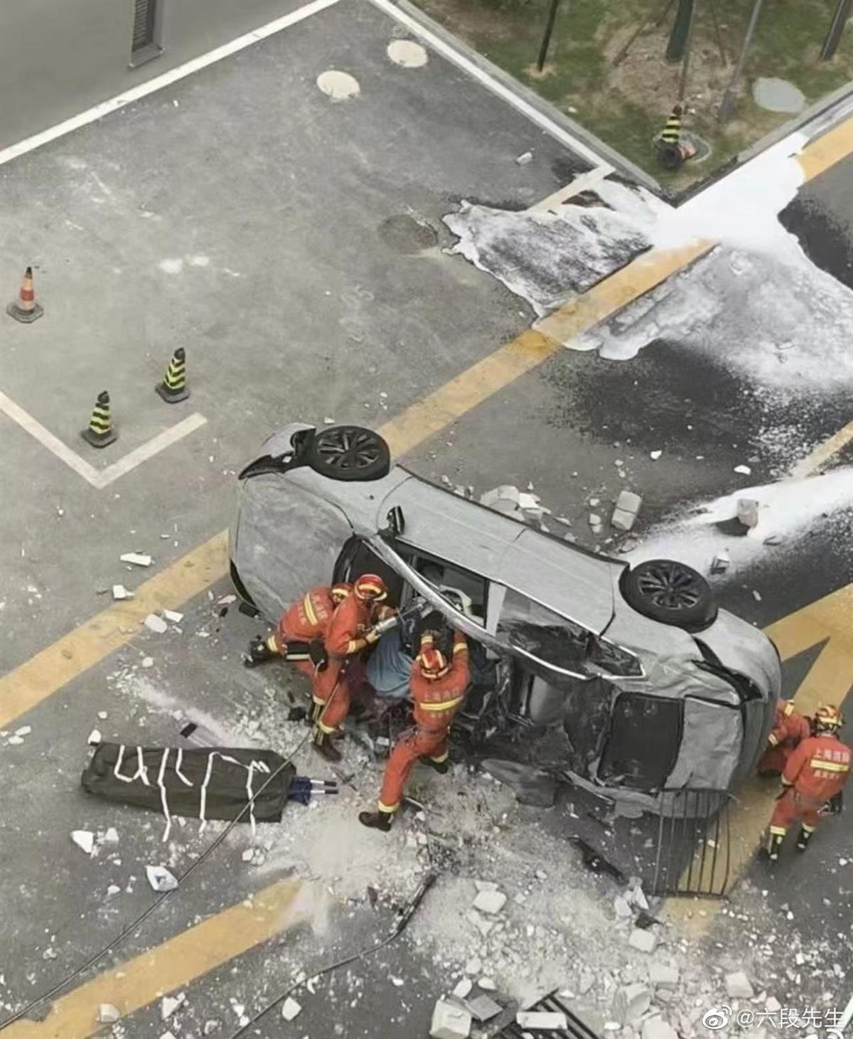 致两死的蔚来测试车为何从停车楼坠落业内停在公共停车场很正常