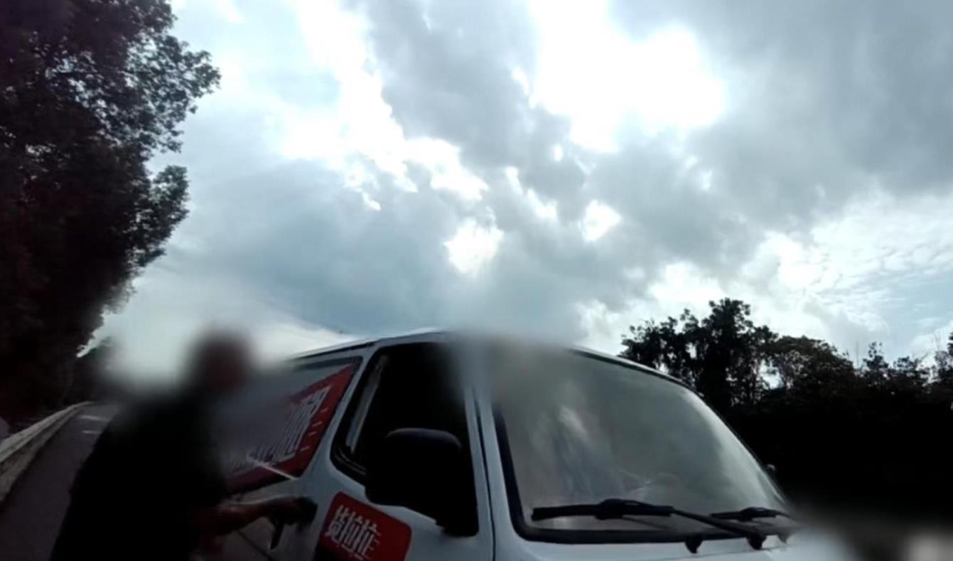 cb202509101831290608842tv4.jpg cb202509101831290608842tv4.jpg