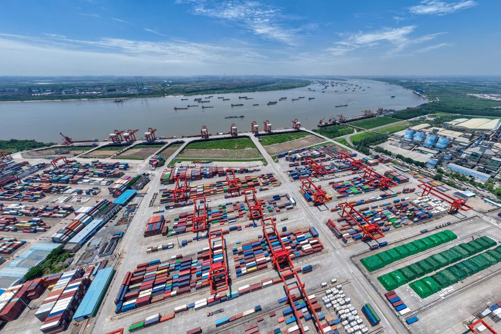 图为7月5日拍摄的阳逻港一期码头(无人机照片).新华社记者伍志尊 摄