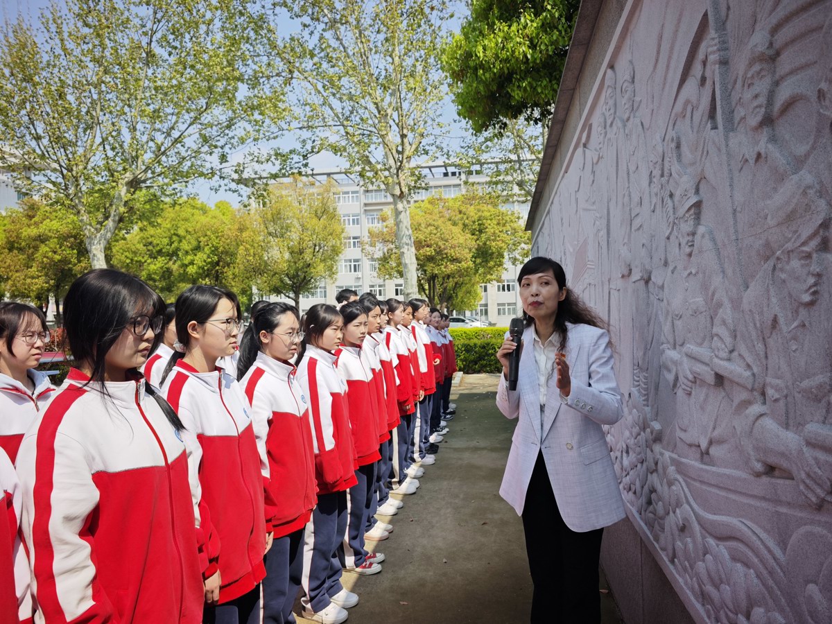 2026年4月1日，学校开展传承红色基因弘扬英烈精神为主题的清明祭英烈活动，摄影戴立勇 (23).jpg