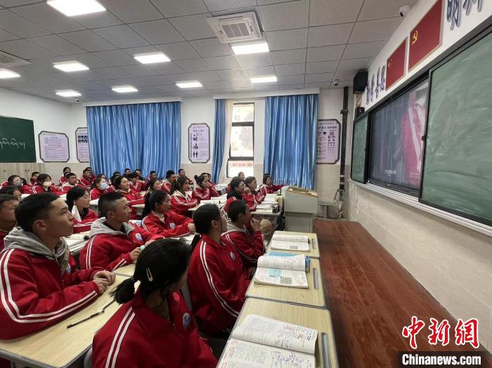 拉萨那曲第四高级中学是一所那曲在拉萨异地办学的学校,拉萨相对低