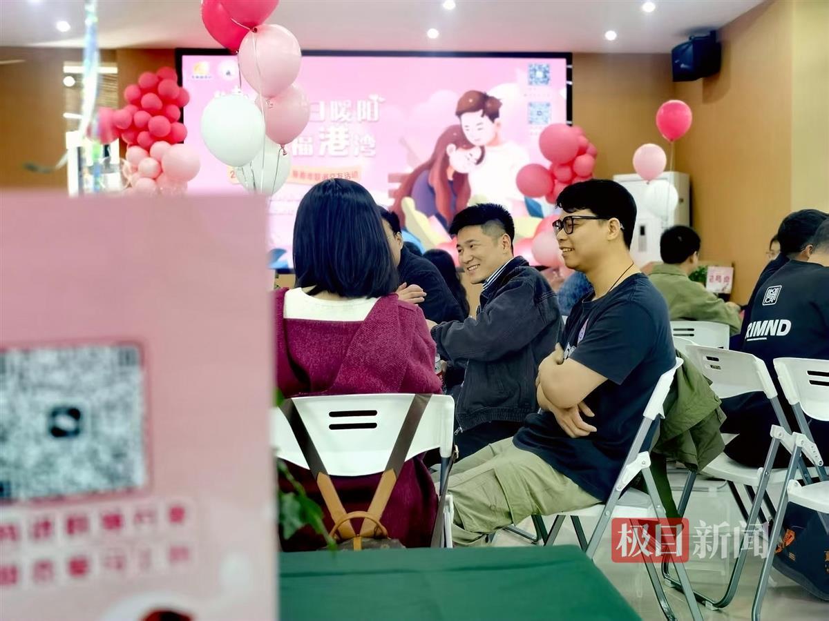 男女嘉宾交流.jpg
