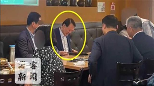 尹锡悦受审期间带警卫下馆子，跟老板说“白天不喝酒”