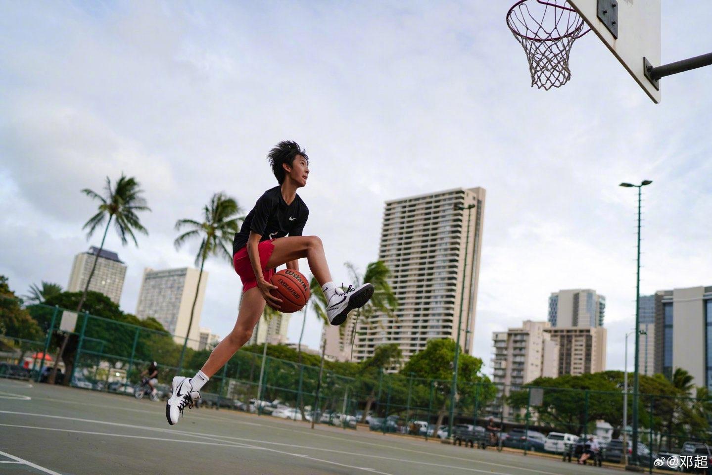 ce0769825483ae531221d240d8057862.jpg 孙俪发文为14岁儿子庆生,邓超边看边哭,“看一半看不清了”