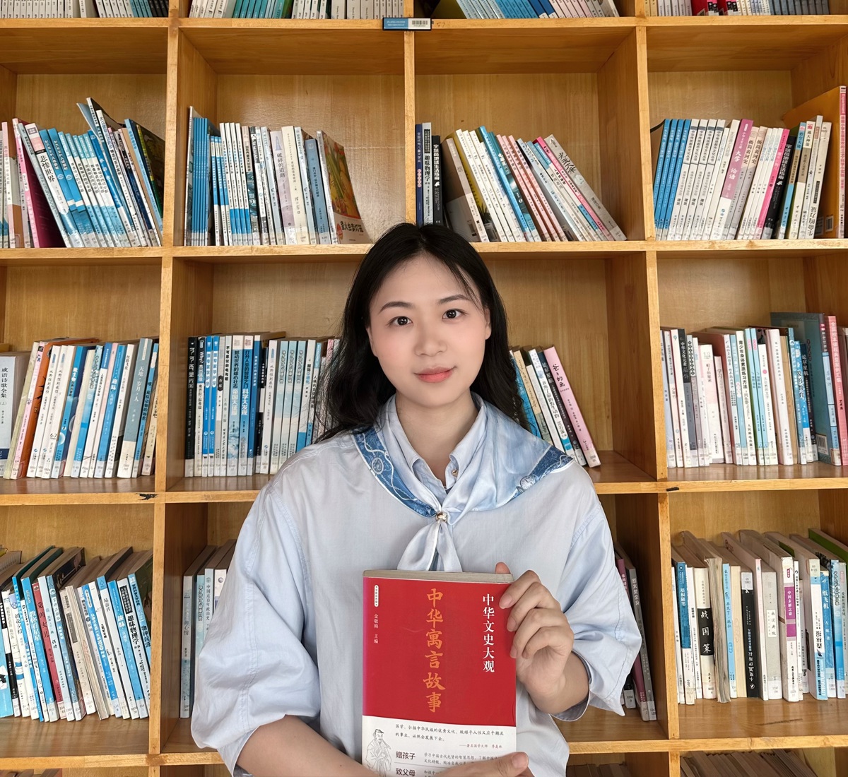 个人照2.jpg 个人照2.jpg