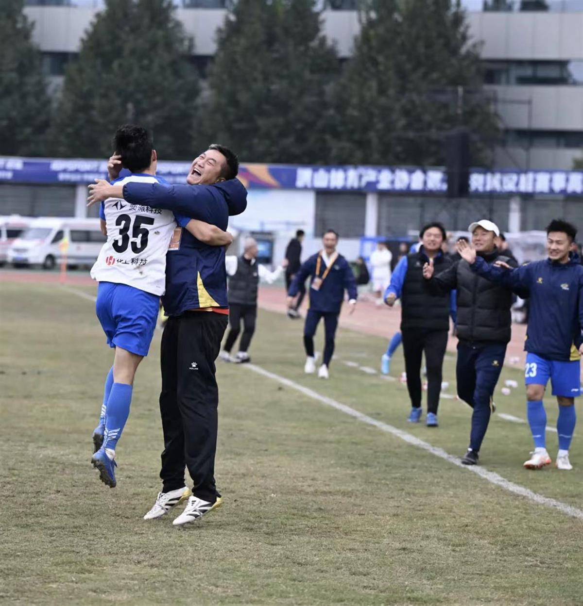 微信图片_20251026201533_364_228.jpg