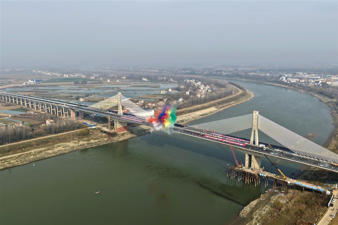 武天高速武汉至汉川段路面工程完工 陈华昌 摄.png