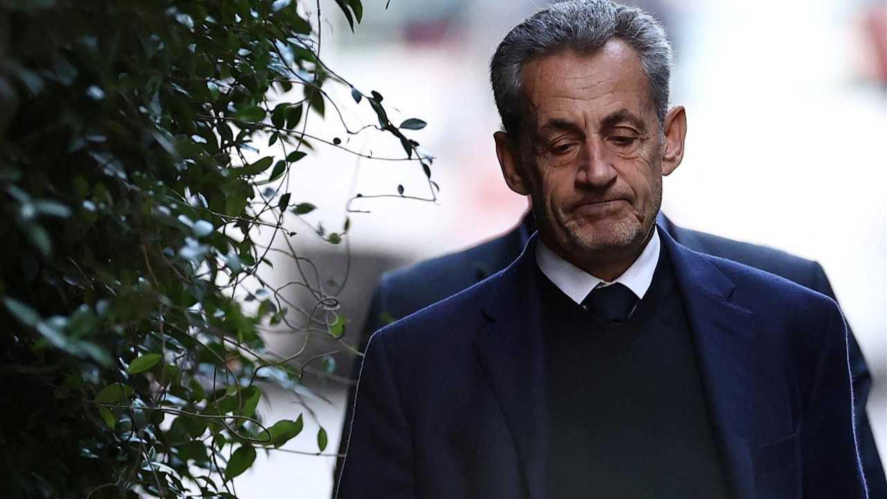 法国前总统萨科齐出书，《囚犯日记》讲述狱中生活“像笼子、像地狱”，登上亚马逊预售榜第一