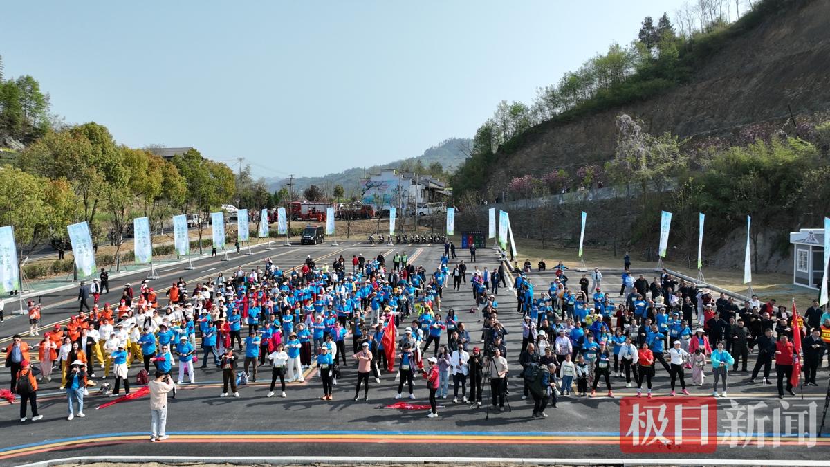 2025刘家山徒步活动赛前热身.JPG 2025刘家山徒步活动赛前热身.JPG