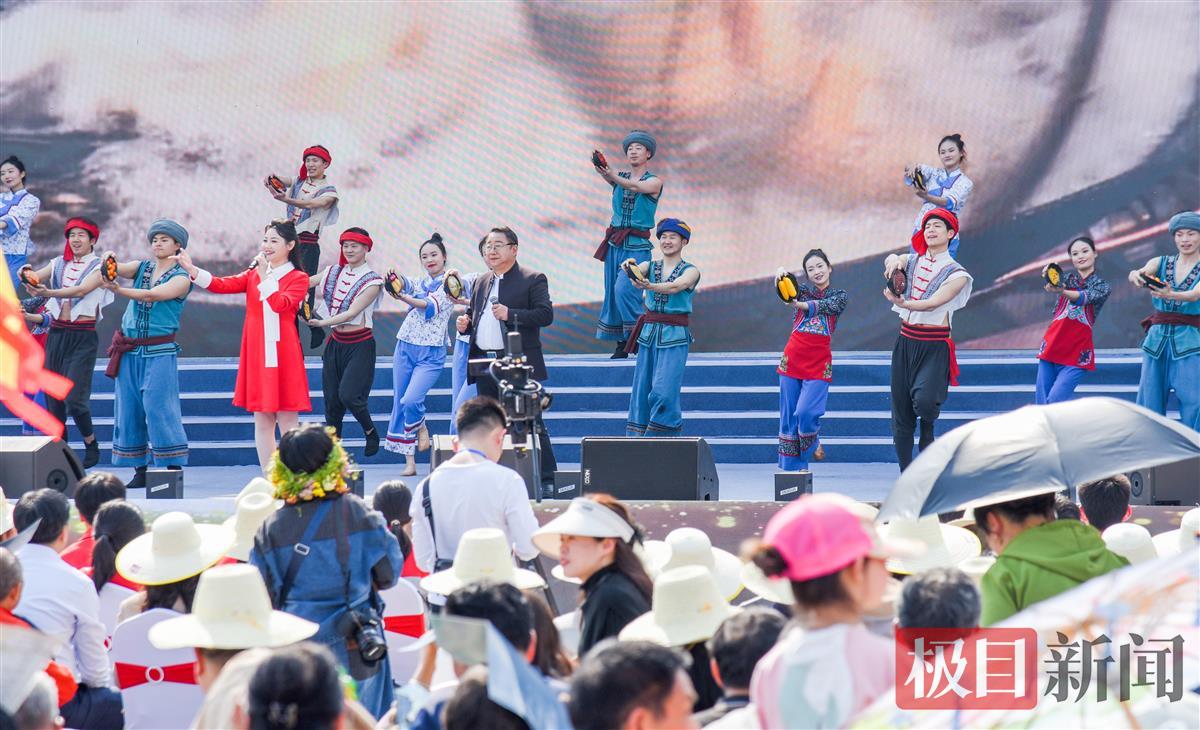 “村村有歌·唱响湖北”监利田园歌会在程集古镇盛大举行。（极目新闻记者 黄志刚 摄） (10).JPG