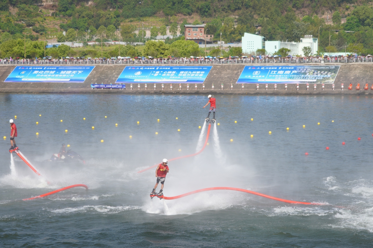 皮划艇.jpg 皮划艇.jpg