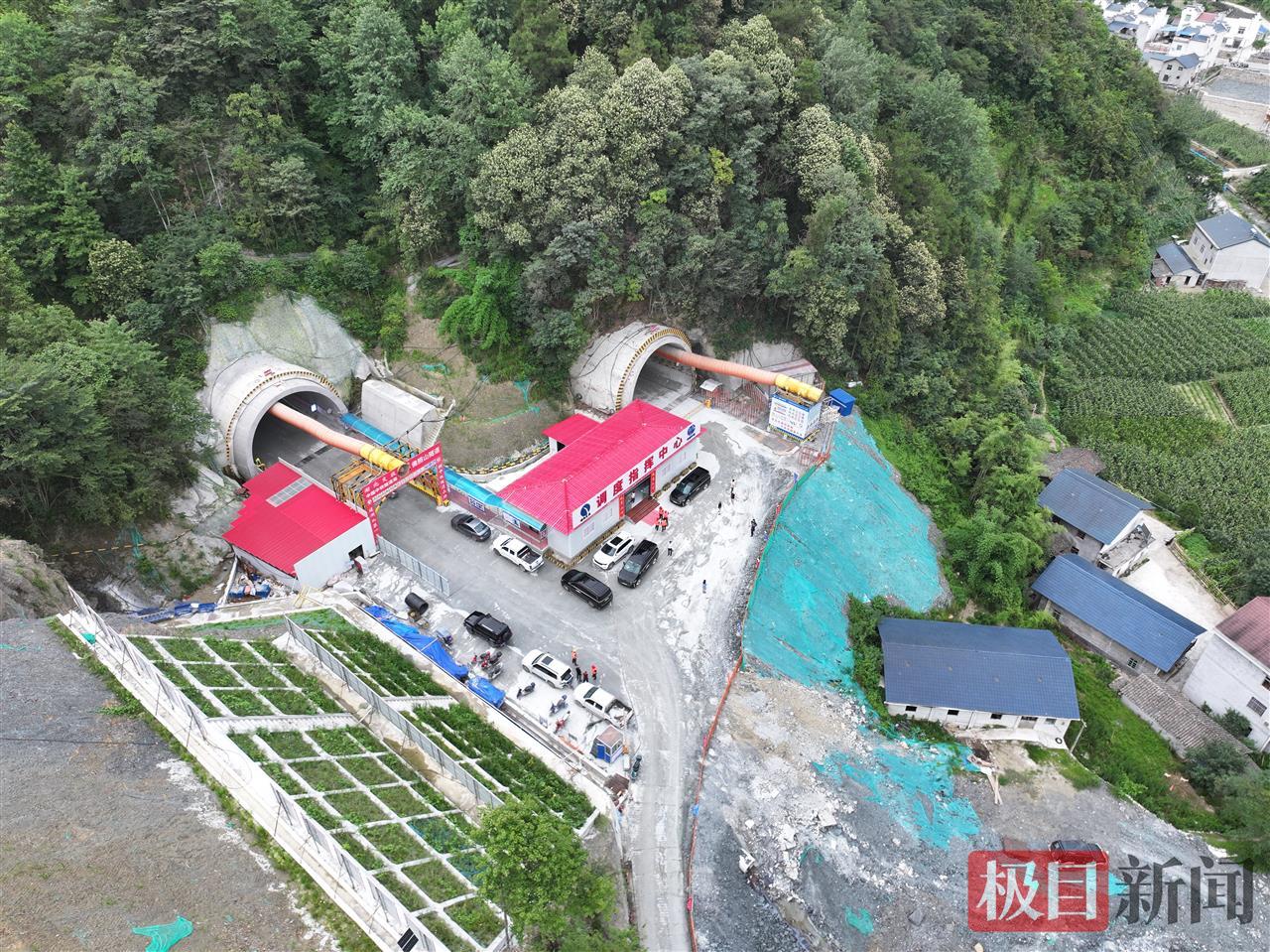 佛照山隧道入口“零开挖”（吴迪摄）.jpg