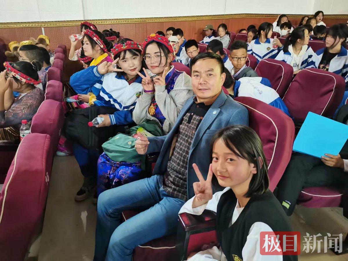 民族团结活动现场合影.jpg