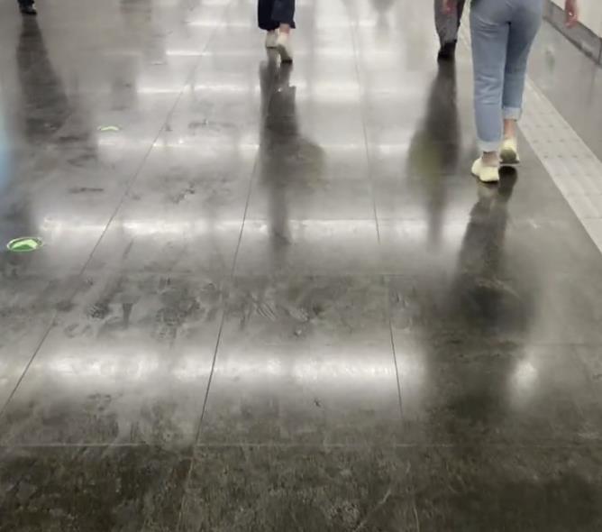 “出门像被牛舔了一口”！实时湿度超深圳！北京连日高温高湿，专家：还将持续一周