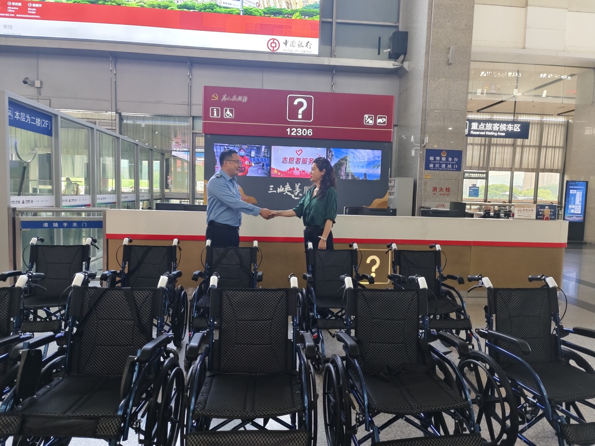 轮椅.jpg 轮椅.jpg