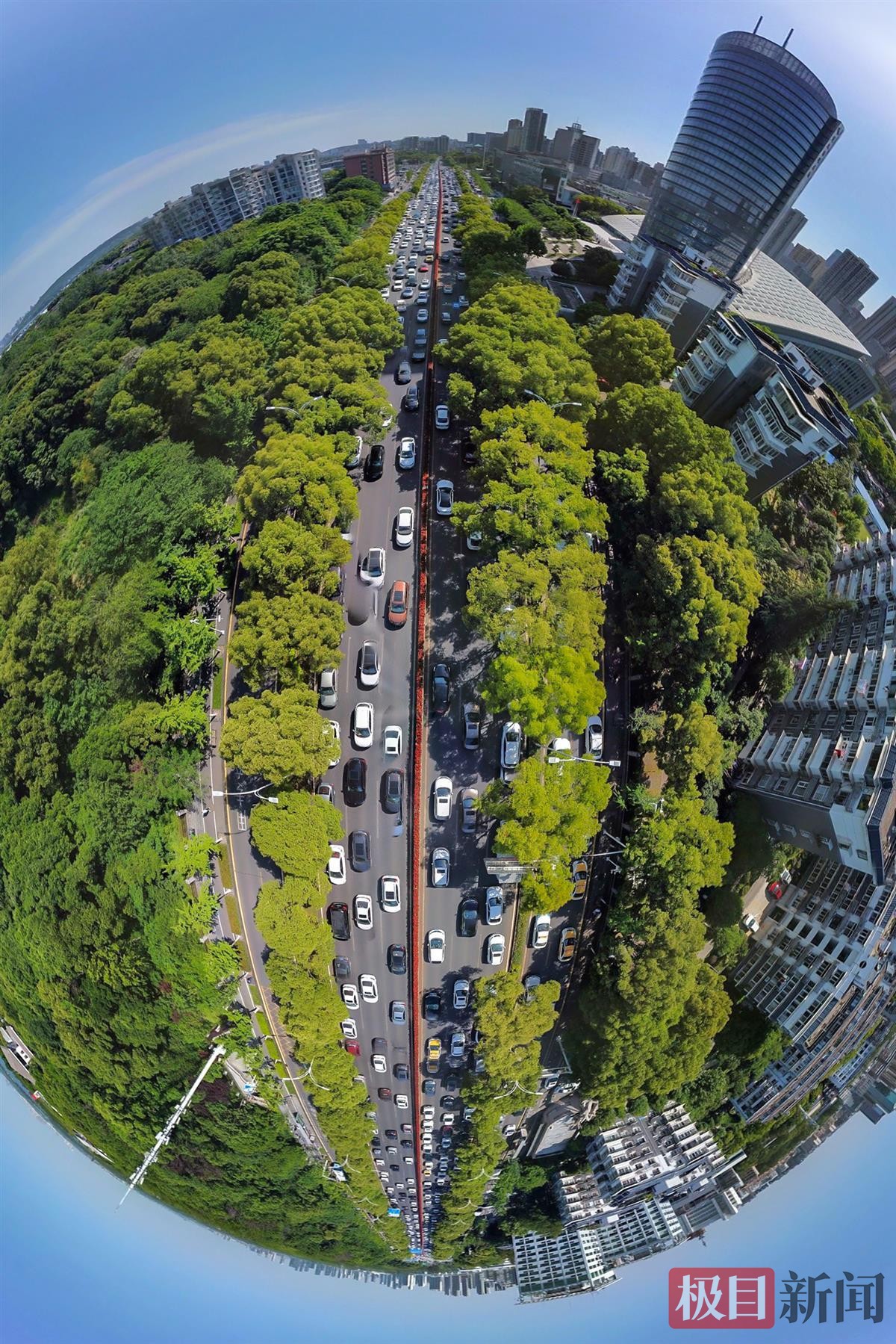 俯瞰武汉东湖路,真的有点堵