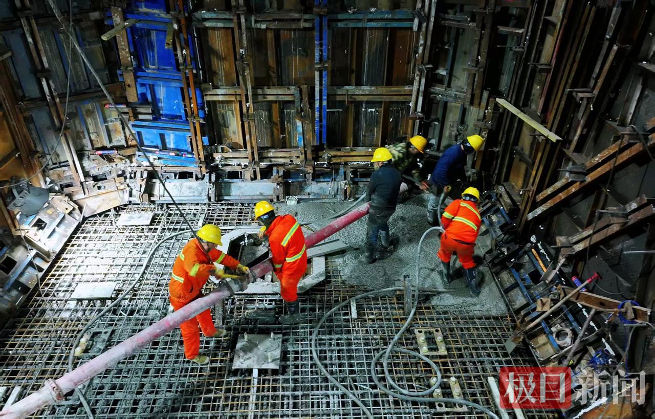 江汉特大桥主塔封顶 (4).jpg