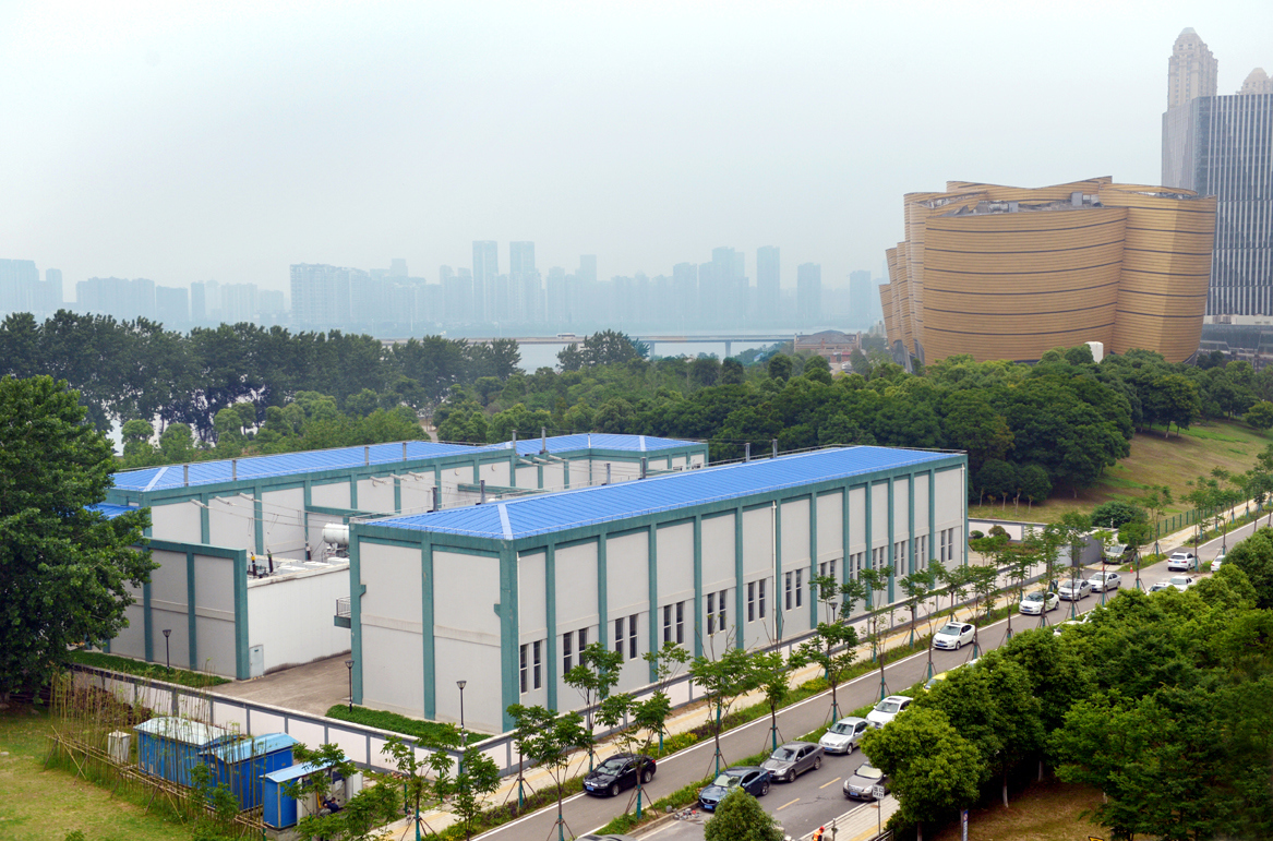 图五：220千伏体育馆变电站位于沙湖之畔，与汉街为邻.jpg