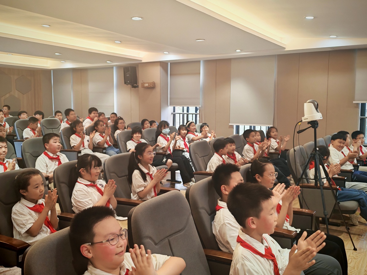 汉铁小学活动现场3 .jpg