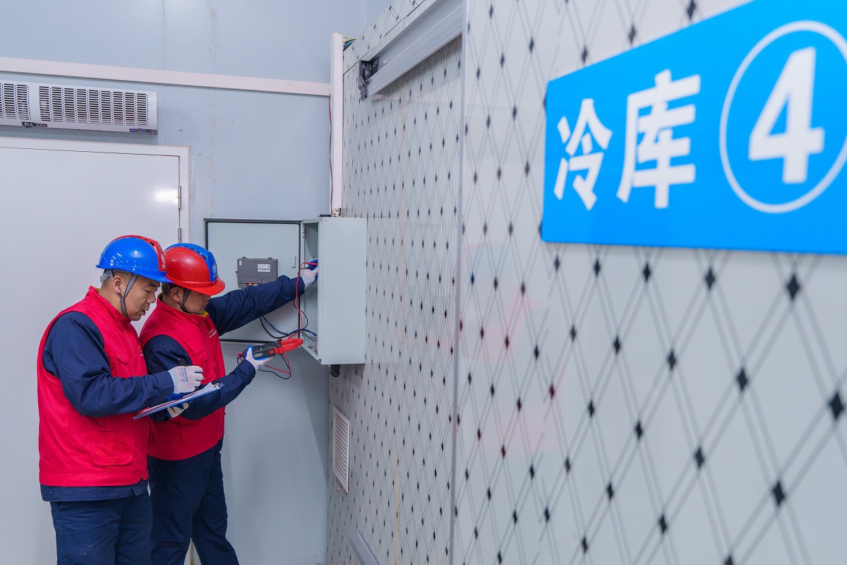 2026年02月03日,武汉供电公司员工肖铁 黄胜刚服务水产冷链企业-17.jpg 2026年02月03日,武汉供电公司员工肖铁 黄胜刚服务水产冷链企业-17.jpg