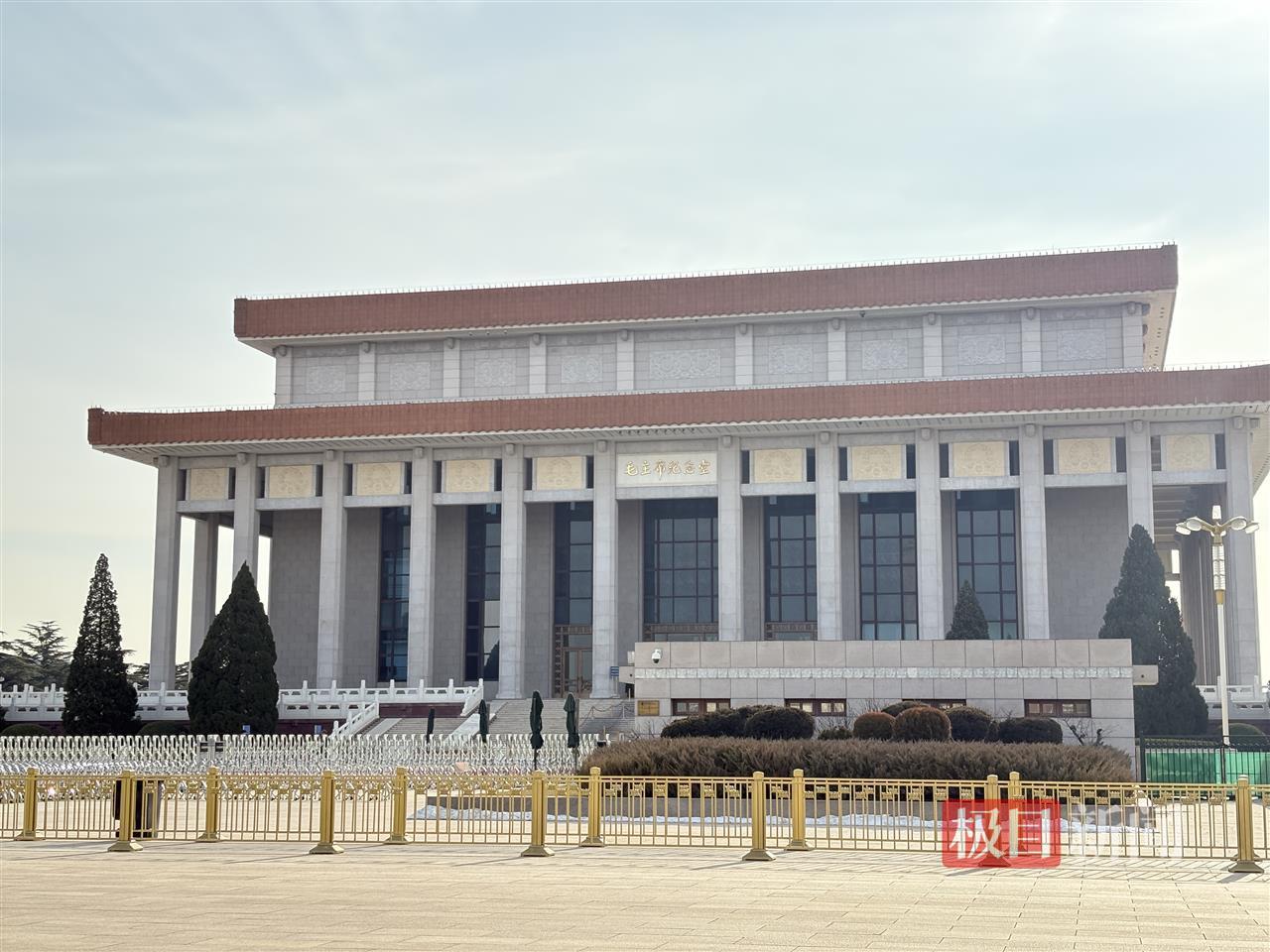 7.jpg 纪念毛主席诞辰132周年,北京大爷排队三小时参观纪念堂,付出值得