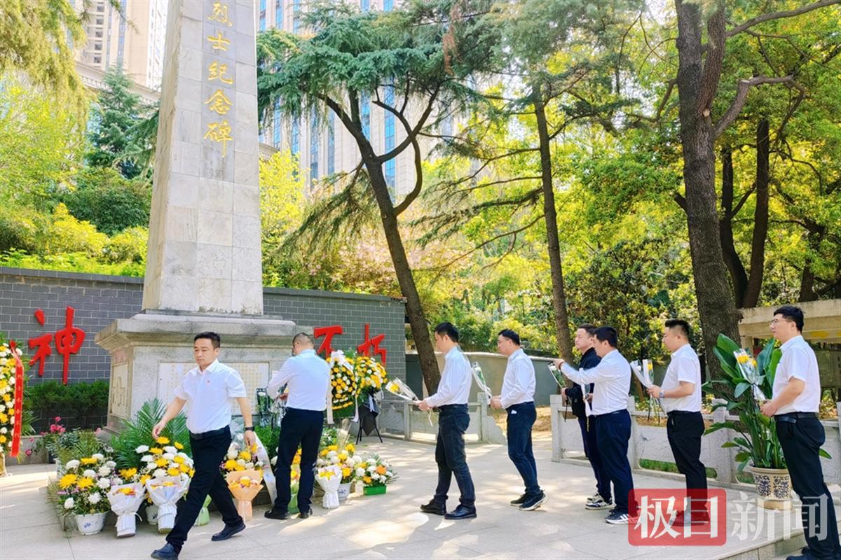 献花.jpg 献花.jpg