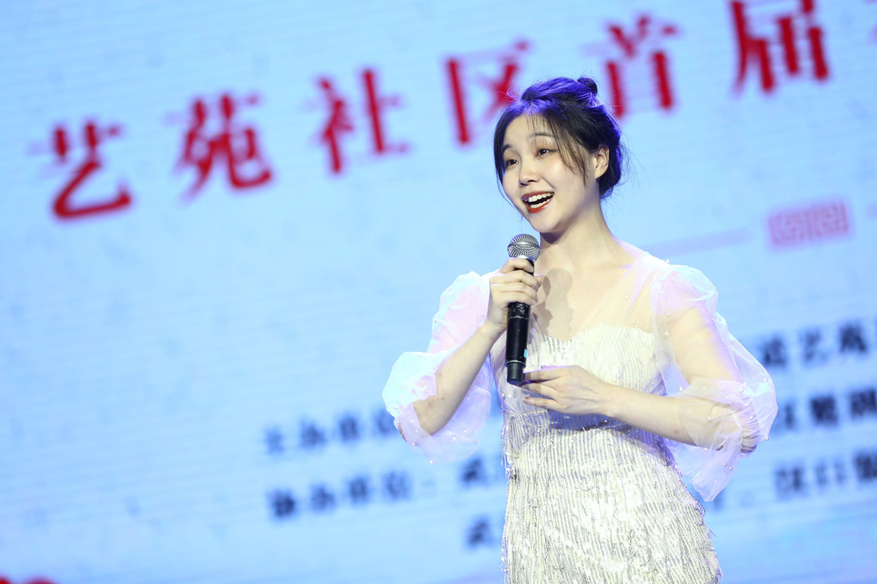 武汉楚剧院演员演唱断桥选段. 通讯员毕依云 供图