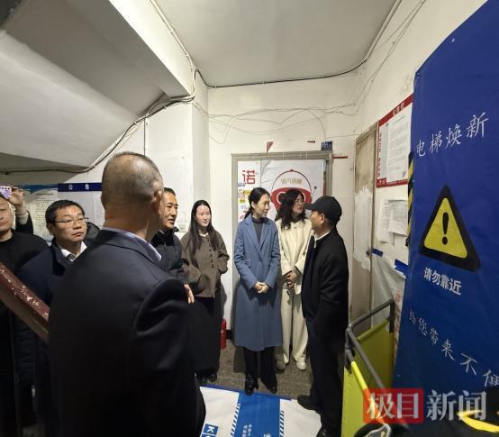 到居民家门口查看情况.png