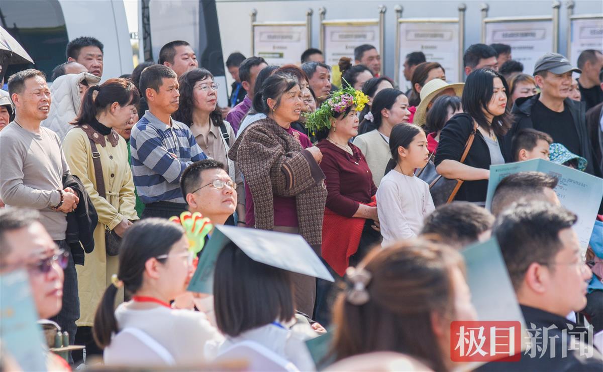 “村村有歌·唱响湖北”监利田园歌会在程集古镇盛大举行。（极目新闻记者 黄志刚 摄） (4).JPG