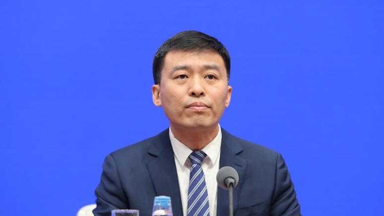 交通运输部答极目新闻：腊月二十八至大年初七，全国高速免收7座及以下小型客车通行费