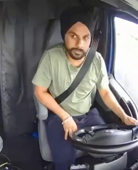 印度司机.png