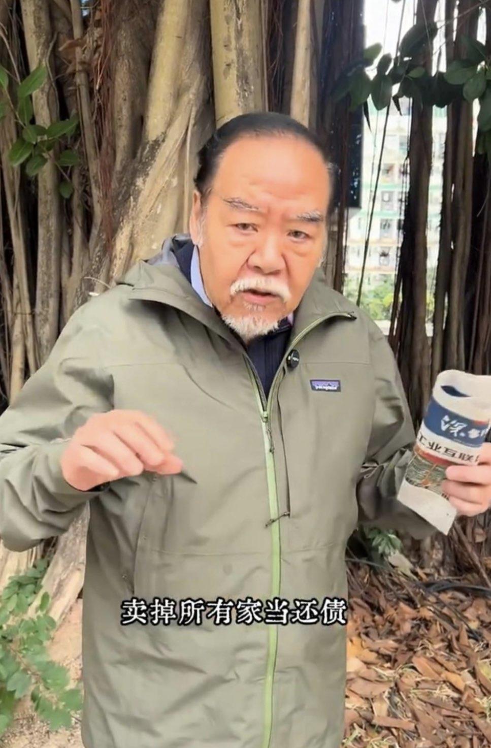 658EC79691BE96C11810DCDE30ED0B3D.png 郑则仕手拿报纸出镜辟谣:我没死!承认做生意失败,变卖所有家当还债