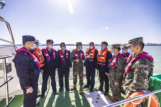 山东威海海警局为民护航 加强海上巡逻管控工作力度 | 极目新闻