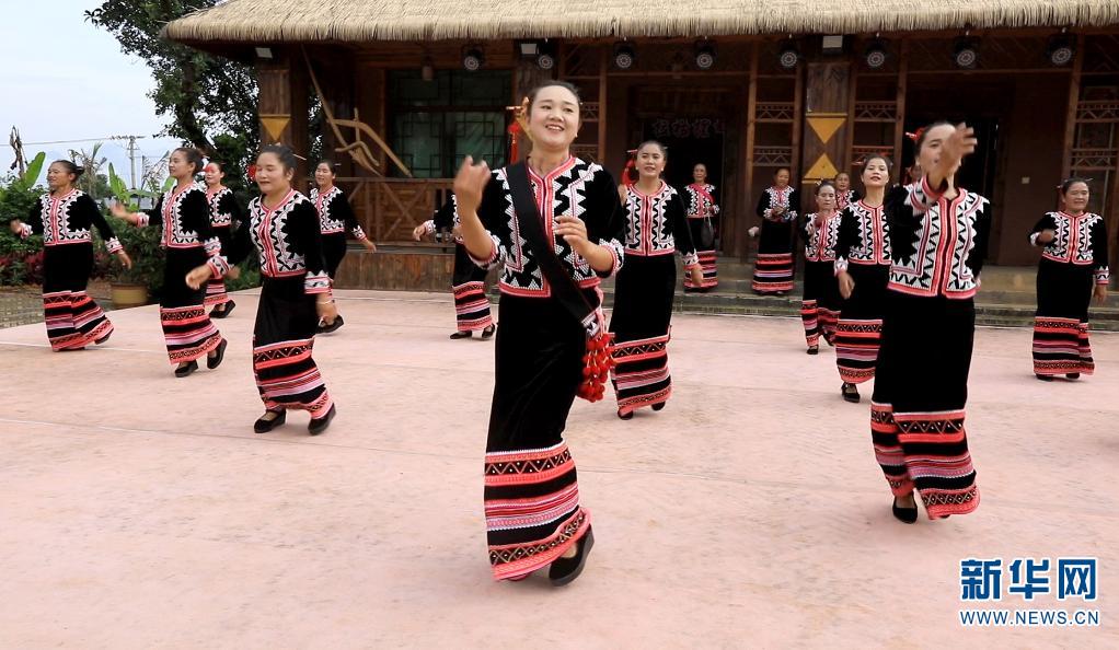 拉祜族传统摆舞图片