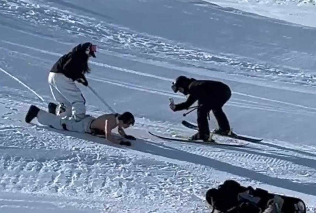 极目锐评，女子牵引套绳男子滑雪事件，辣眼睛的不仅是画面