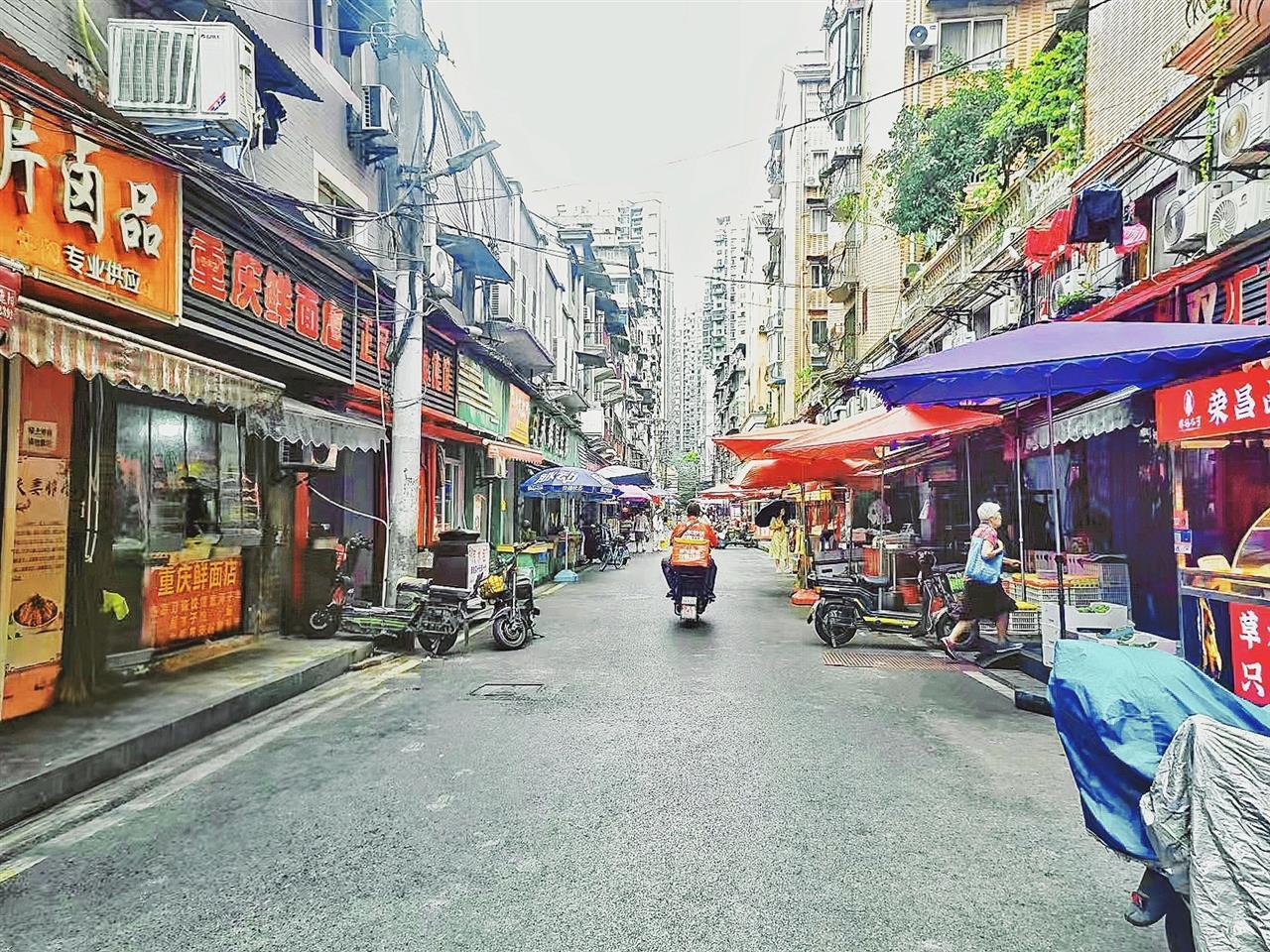 经过整治后的天声街道路整洁通畅 (2).jpg