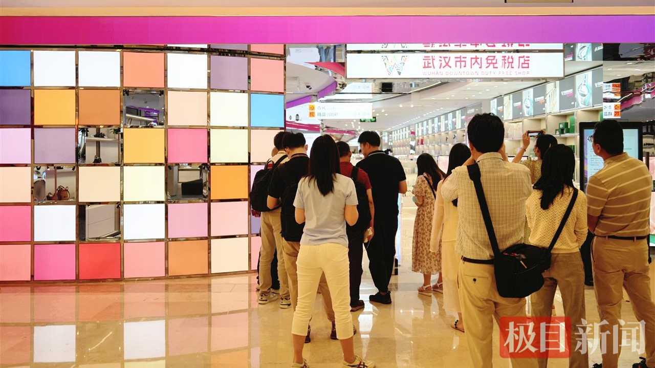 武漢首家市內(nèi)免稅店首單，外國留學(xué)生買了這個