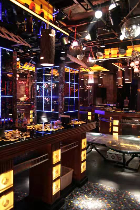 江苏一酒吧招揽未成年女孩"造气氛",法院判公开道歉,律师:家长可维权