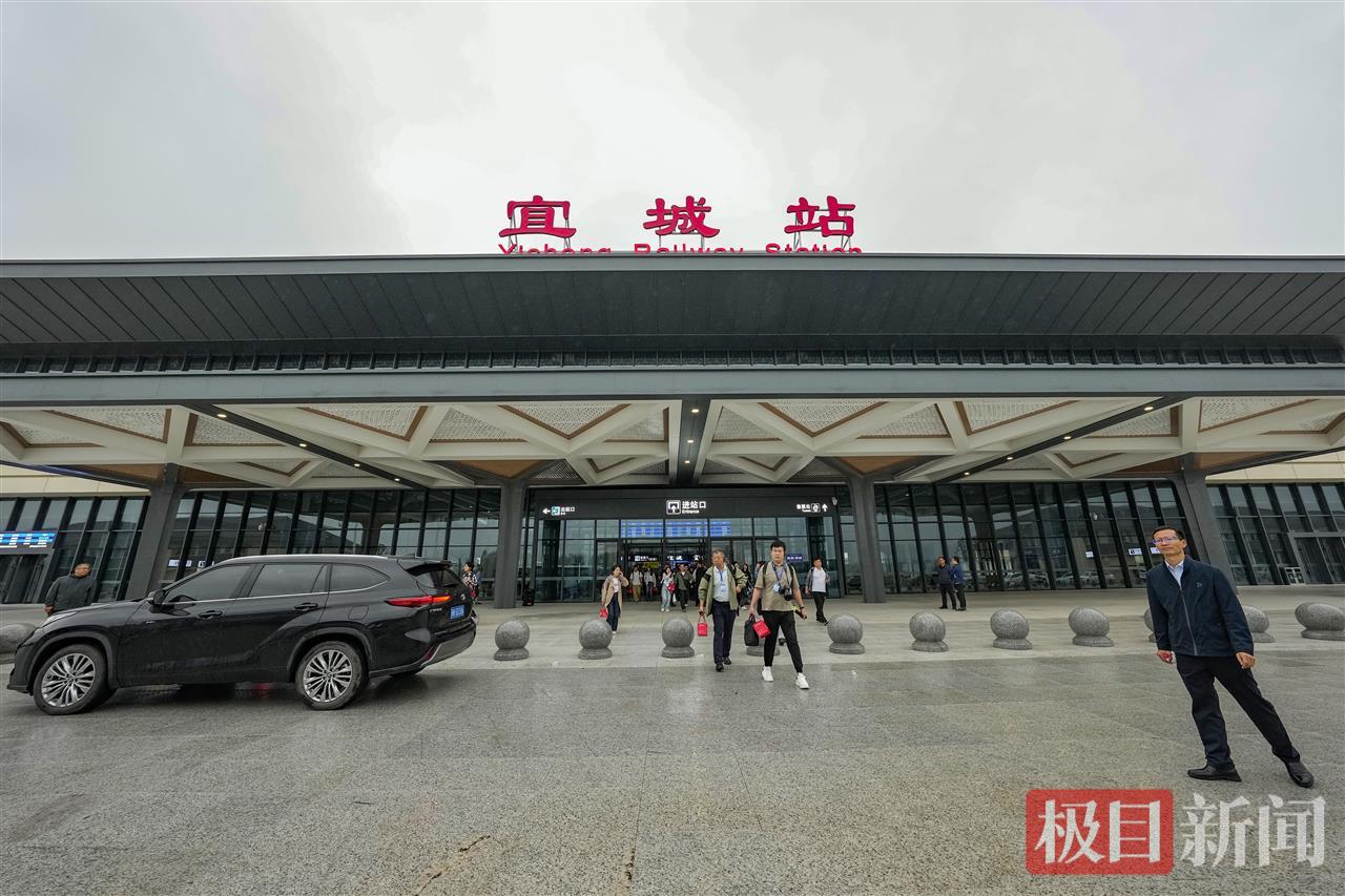 全新的高铁站宜城站3.jpg 全新的高铁站宜城站3.jpg